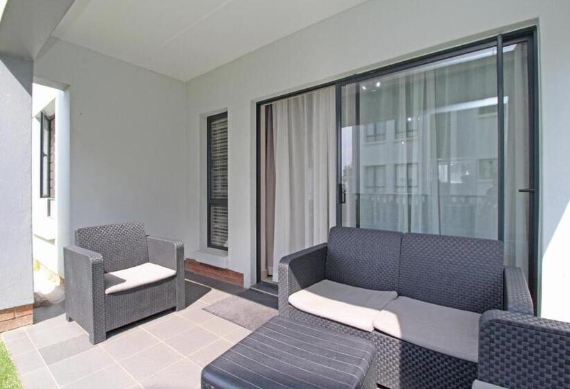 White Orchid Luxury Apartment