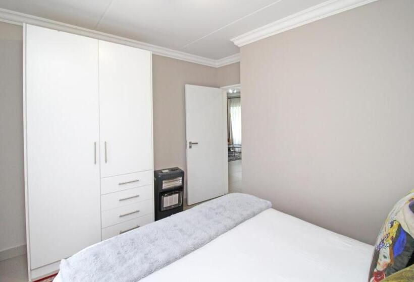 White Orchid Luxury Apartment