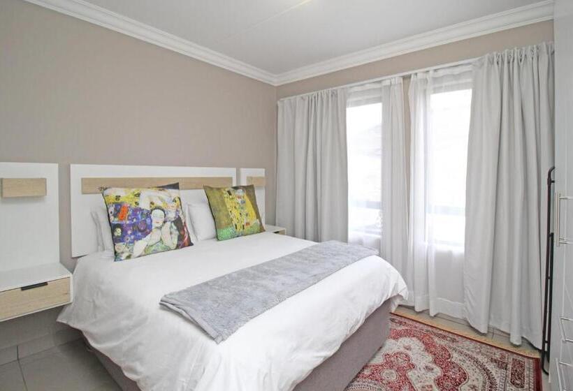 White Orchid Luxury Apartment