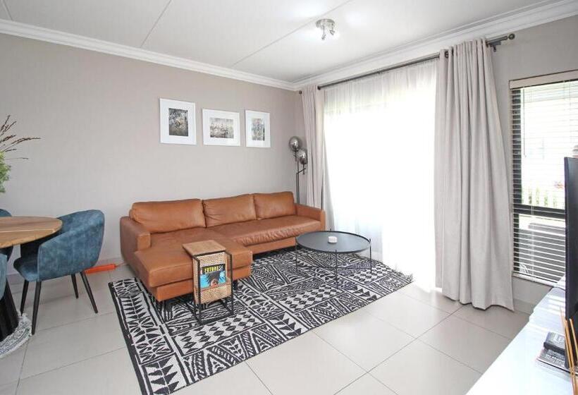 White Orchid Luxury Apartment