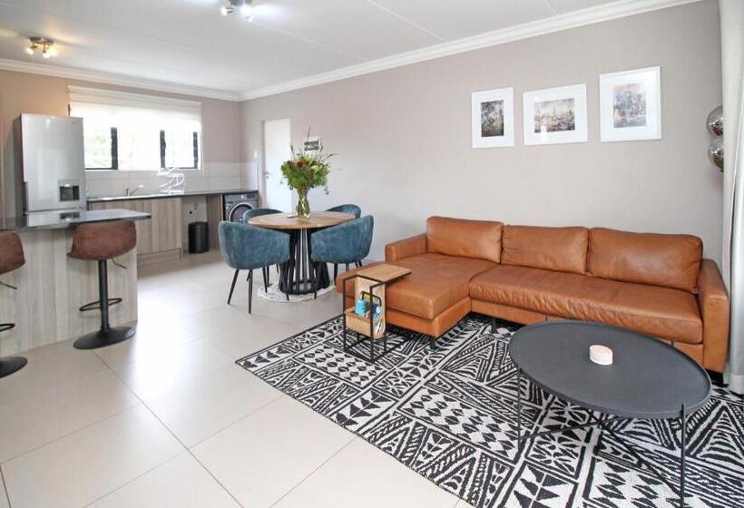 White Orchid Luxury Apartment