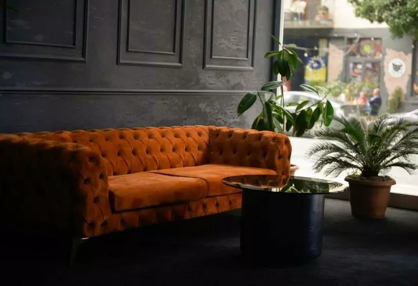 هتل Aura Boutique