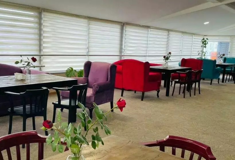 هتل Aura Boutique