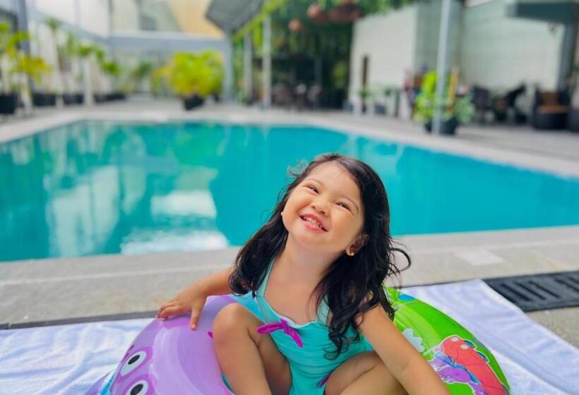 בית מלון כפרי Halo