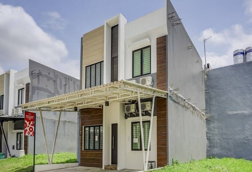 בית מלון כפרי Oyo 90940 Guesthouse Colombus G12