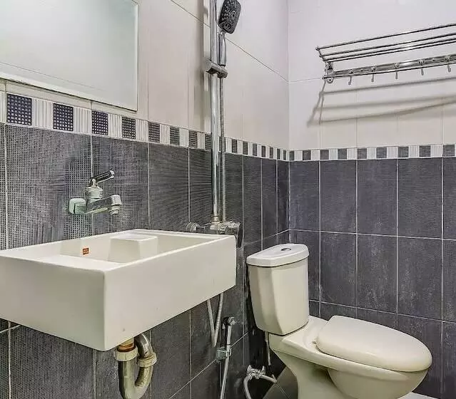 ホテル Oyo 90940 Guesthouse Colombus G12