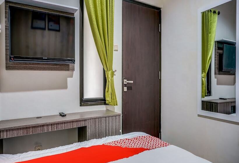 בית מלון כפרי Oyo 90940 Guesthouse Colombus G12