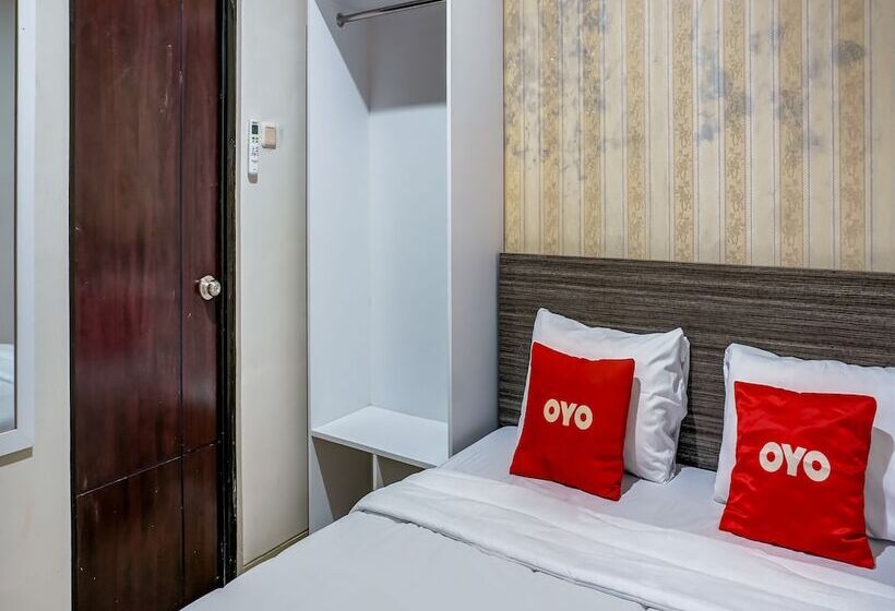 בית מלון כפרי Oyo 90940 Guesthouse Colombus G12