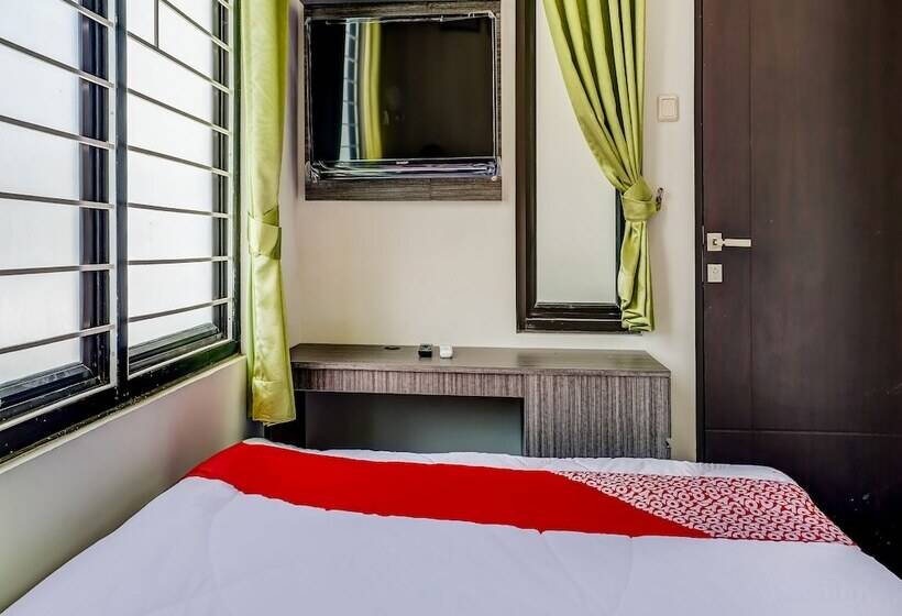 בית מלון כפרי Oyo 90940 Guesthouse Colombus G12