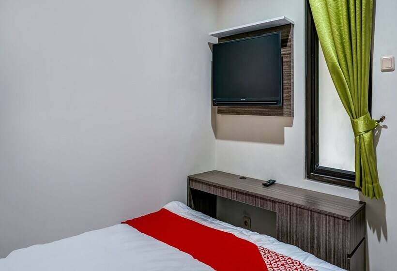 בית מלון כפרי Oyo 90940 Guesthouse Colombus G12