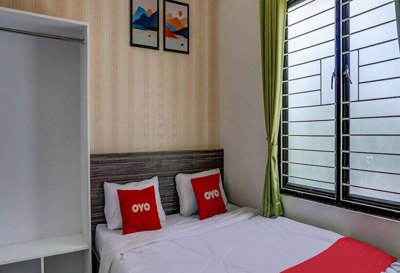 בית מלון כפרי Oyo 90940 Guesthouse Colombus G12