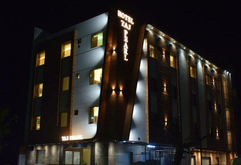 בית מלון כפרי The Taj Pearl