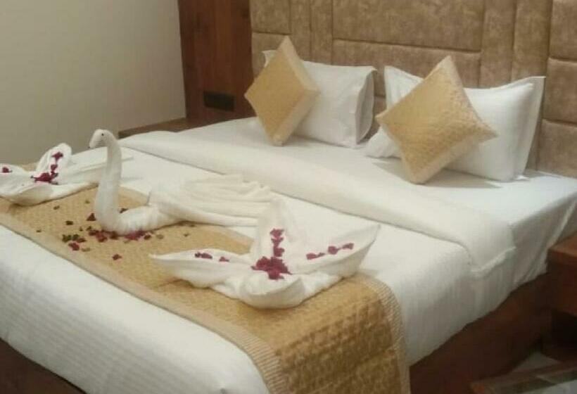 בית מלון כפרי The Taj Pearl