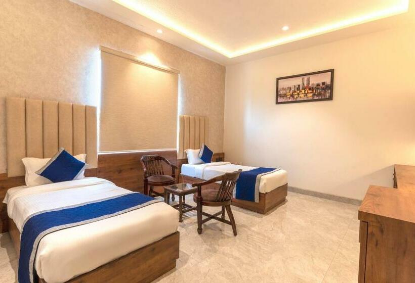 בית מלון כפרי The Taj Pearl