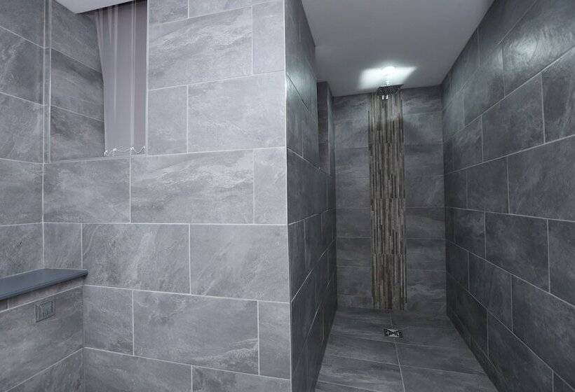 New Oxford House Apartments By Happy Days