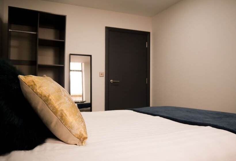 New Oxford House Apartments By Happy Days