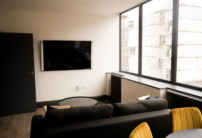 New Oxford House Apartments By Happy Days