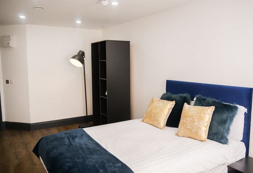 New Oxford House Apartments By Happy Days