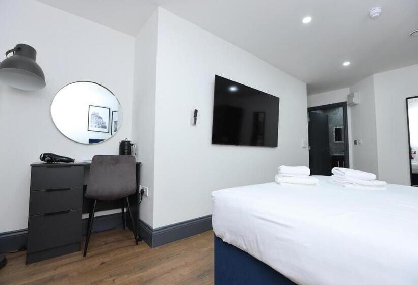 New Oxford House Apartments By Happy Days