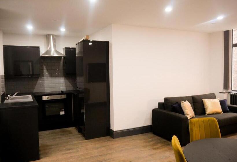 New Oxford House Apartments By Happy Days