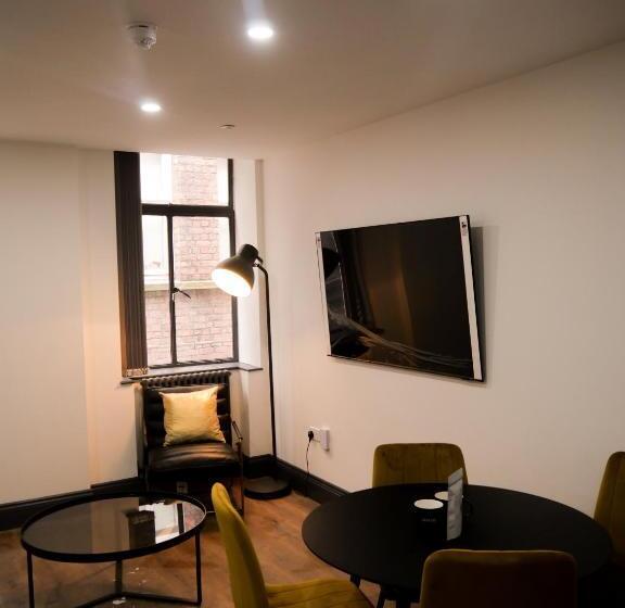 New Oxford House Apartments By Happy Days