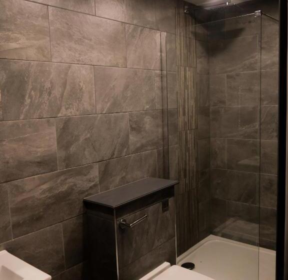 New Oxford House Apartments By Happy Days