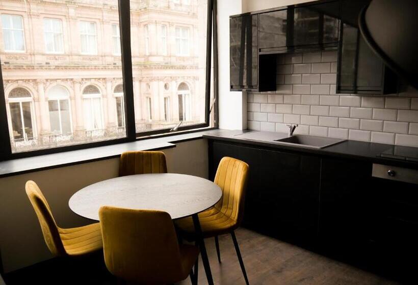 New Oxford House Apartments By Happy Days