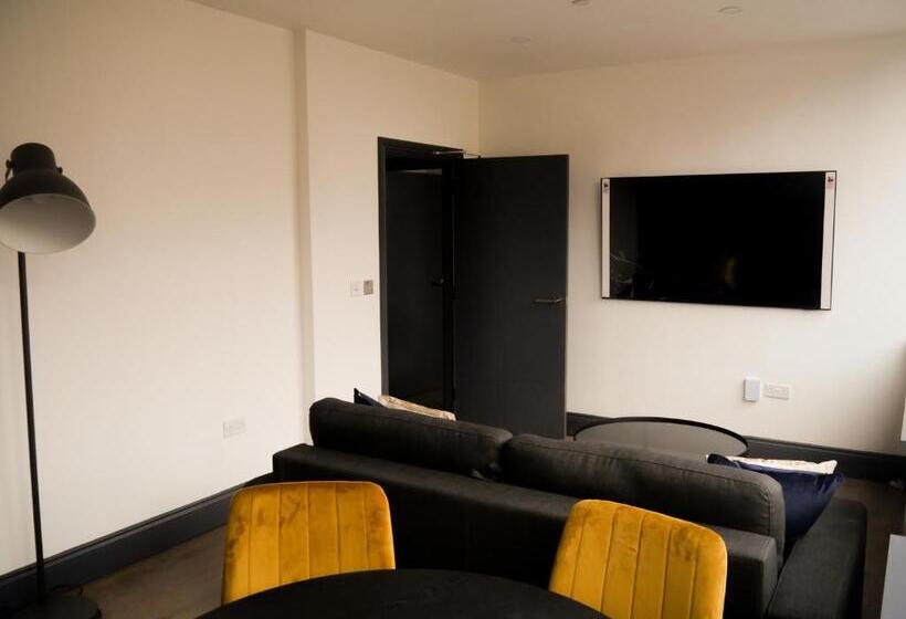 New Oxford House Apartments By Happy Days