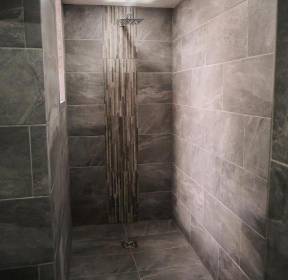 New Oxford House Apartments By Happy Days