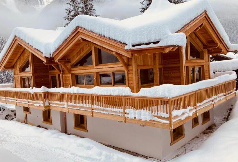 Semi Detached Chalet For 8 With Balcony & Garden