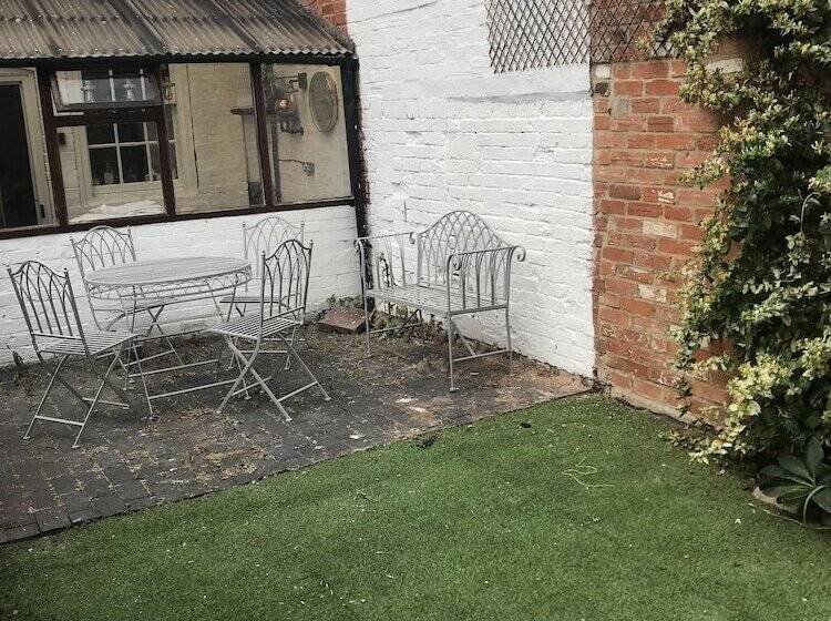 Shakespeare House Town Centre Free Parking