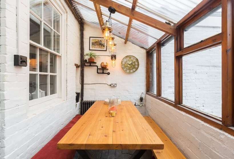 Shakespeare House Town Centre Free Parking