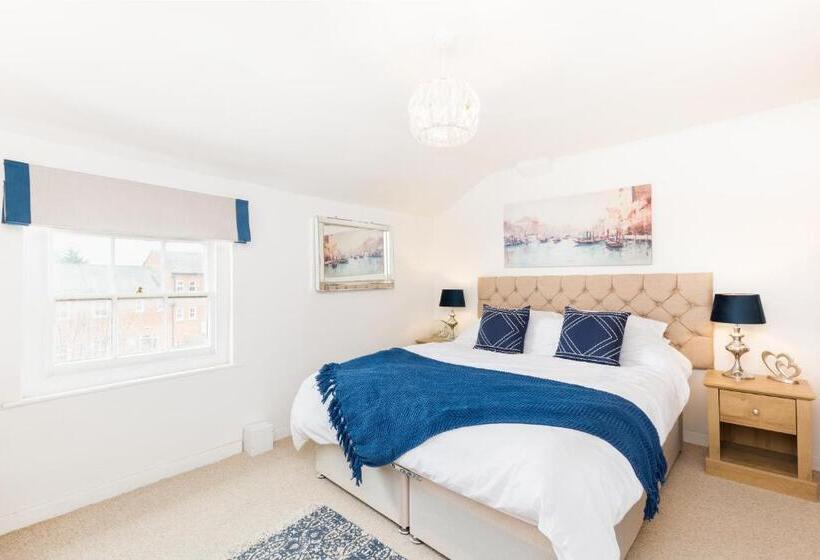 Shakespeare House Town Centre Free Parking