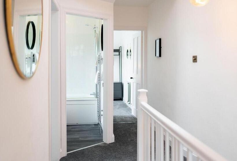 The Palm At The Ferry