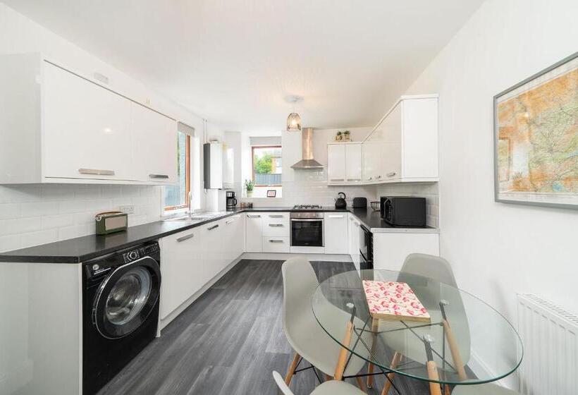 The Palm At The Ferry