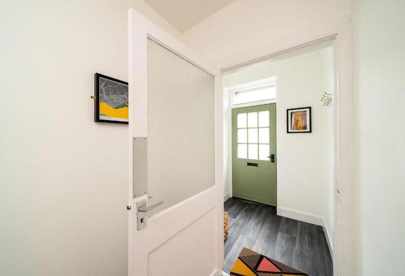 The Palm At The Ferry