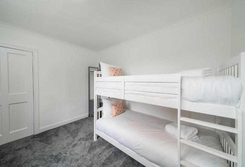 The Palm At The Ferry