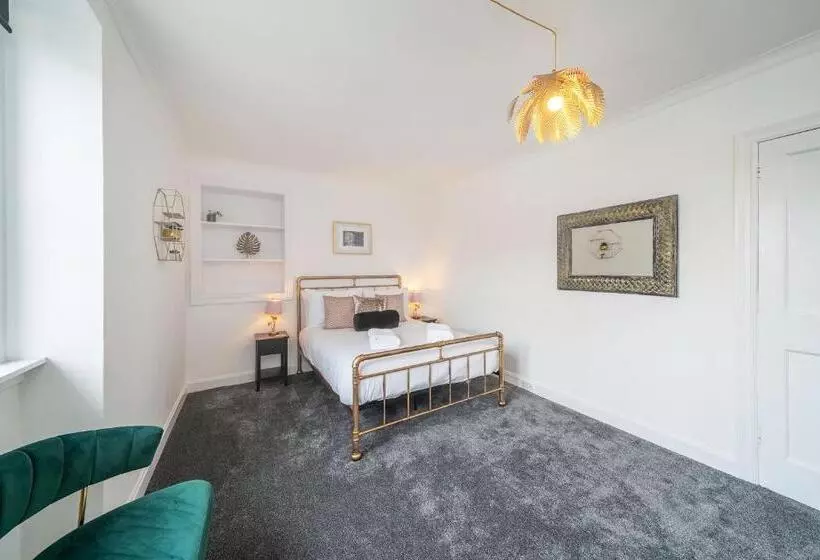 The Palm At The Ferry