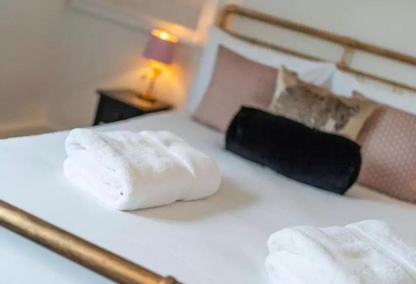 The Palm At The Ferry