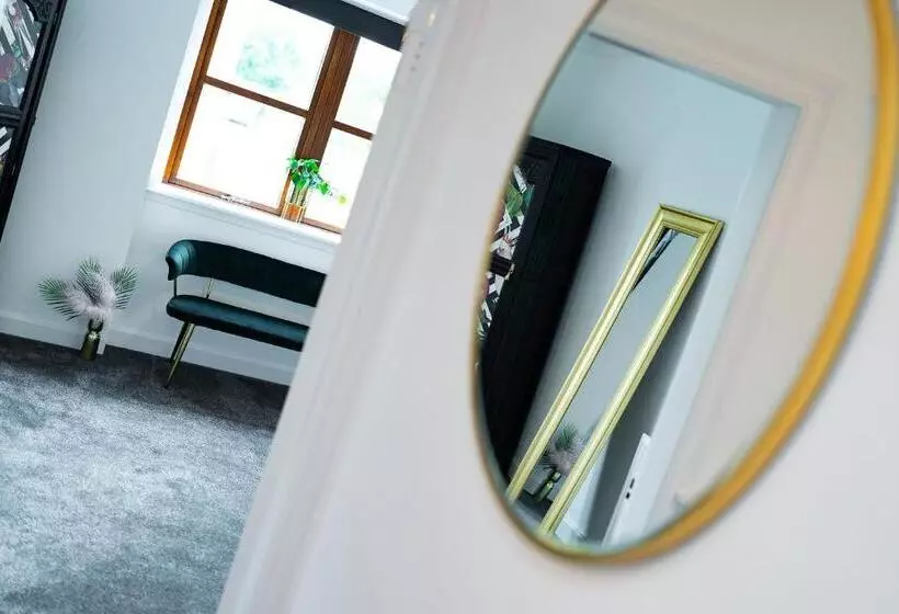 The Palm At The Ferry