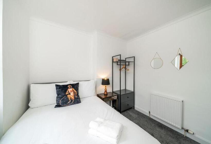 The Palm At The Ferry