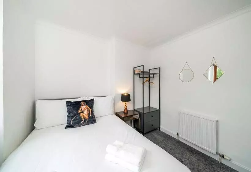 The Palm At The Ferry