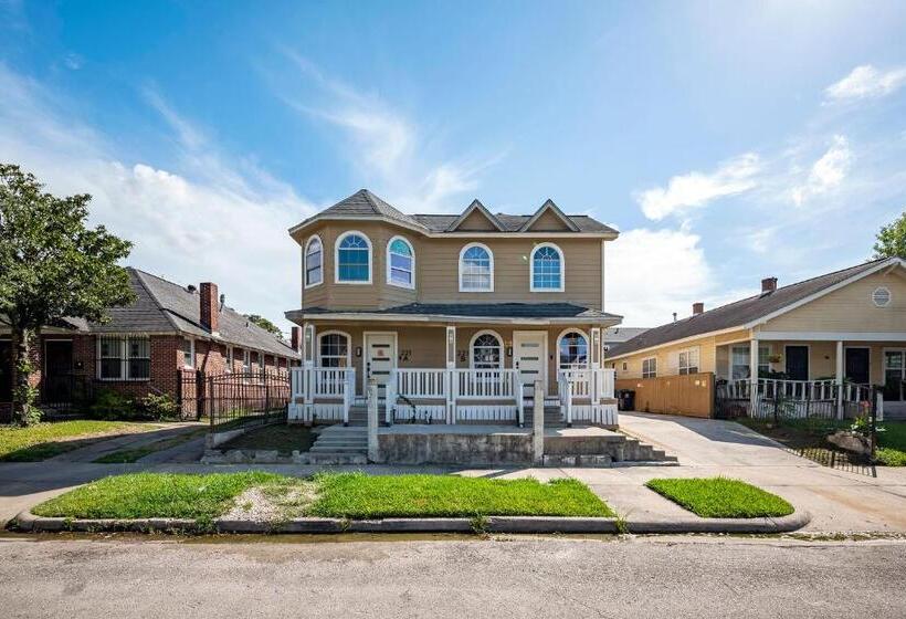 5br Home Sleeps 16 Downtown/pet Friendly/ev Charger