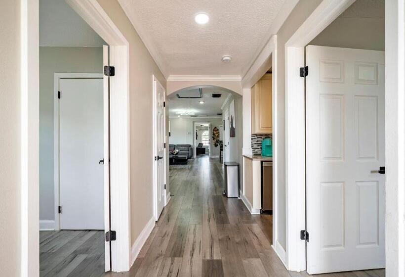 5br Home Sleeps 16 Downtown/pet Friendly/ev Charger