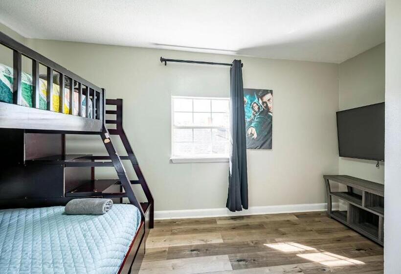 5br Home Sleeps 16 Downtown/pet Friendly/ev Charger