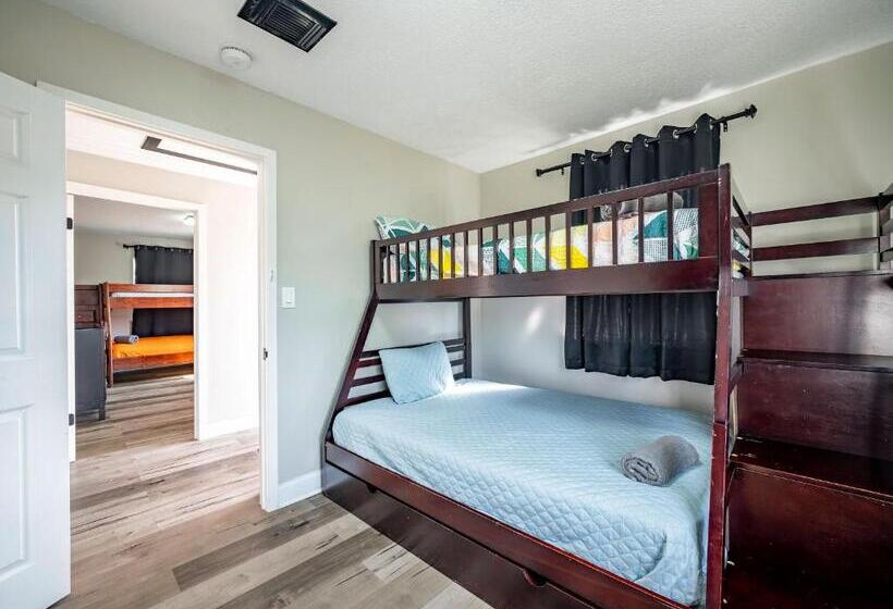 5br Home Sleeps 16 Downtown/pet Friendly/ev Charger