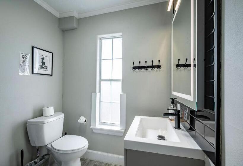 5br Home Sleeps 16 Downtown/pet Friendly/ev Charger