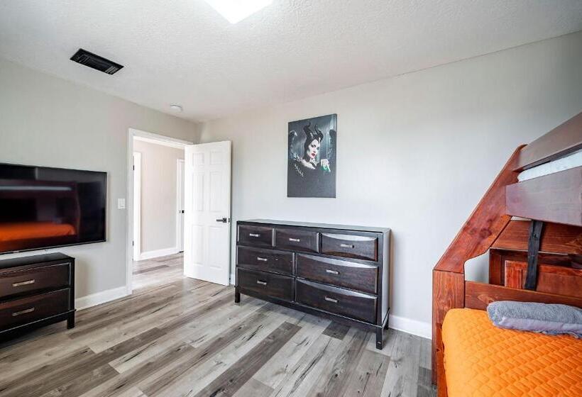 5br Home Sleeps 16 Downtown/pet Friendly/ev Charger