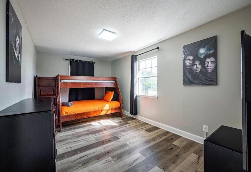 5br Home Sleeps 16 Downtown/pet Friendly/ev Charger