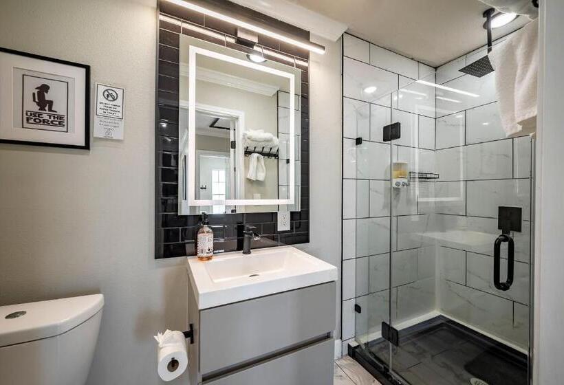 5br Home Sleeps 16 Downtown/pet Friendly/ev Charger